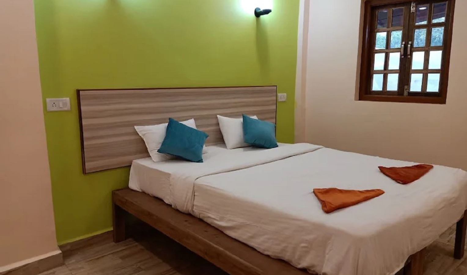 rooms-deluxe-ac-cottage