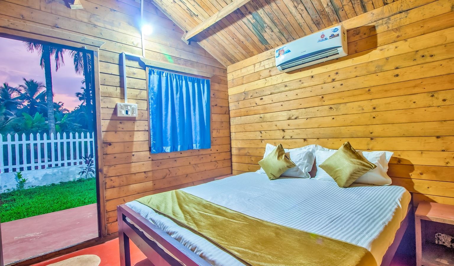 rooms-wooden-cottage-ac