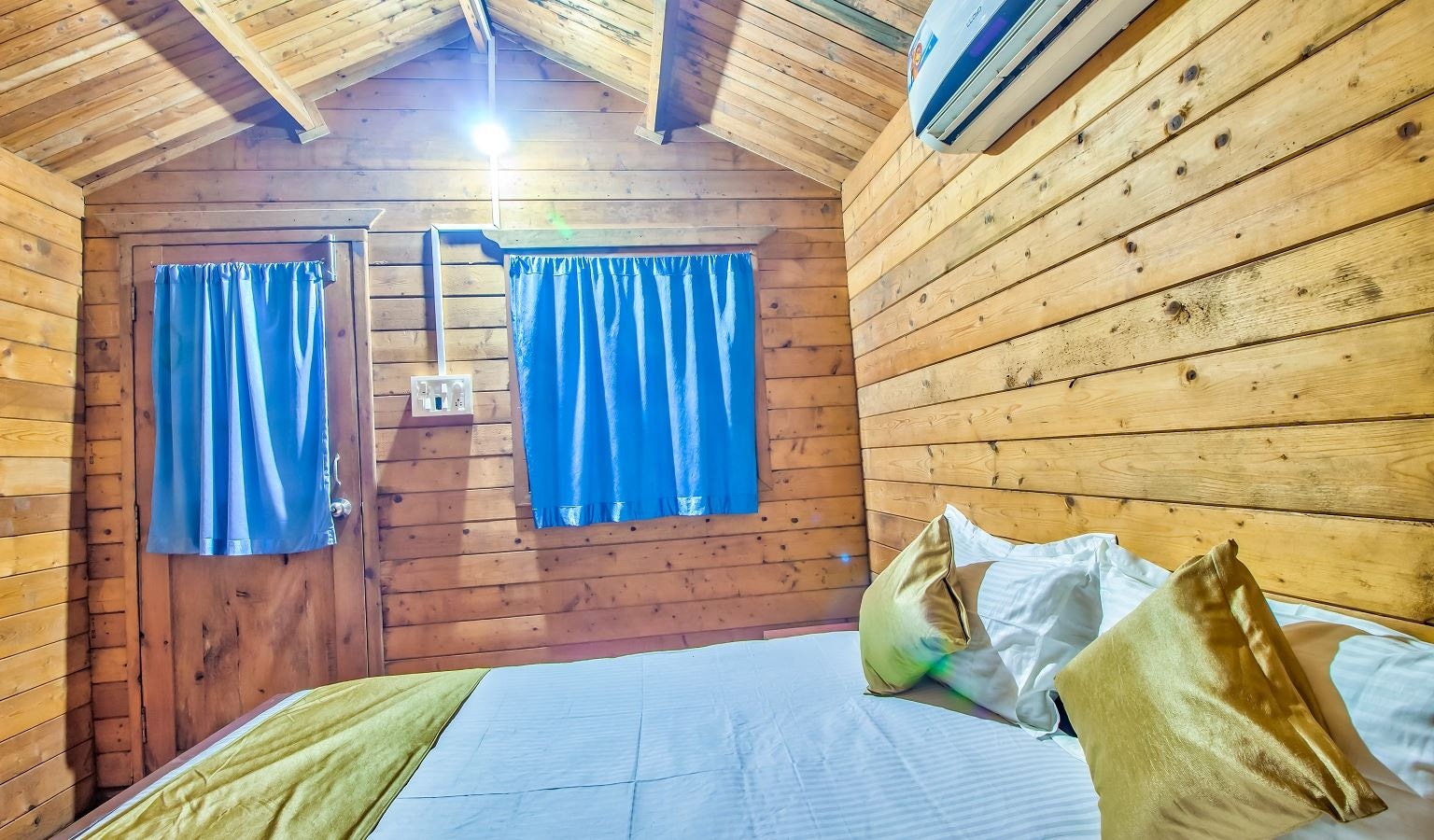 rooms-wooden-cottage-ac