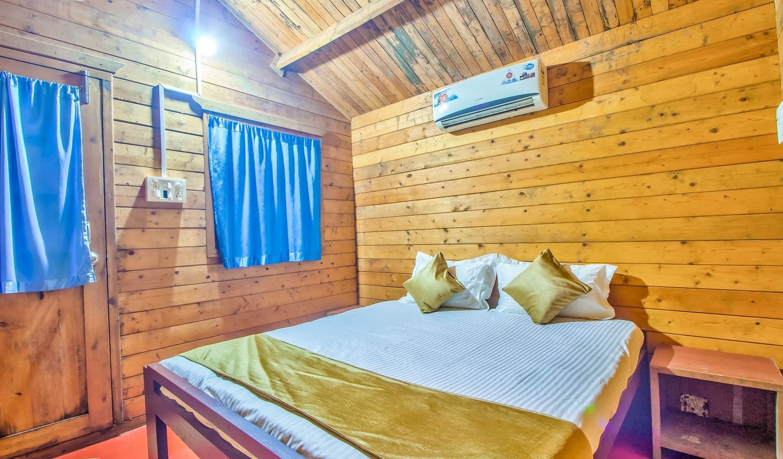 rooms-wooden-cottage-ac