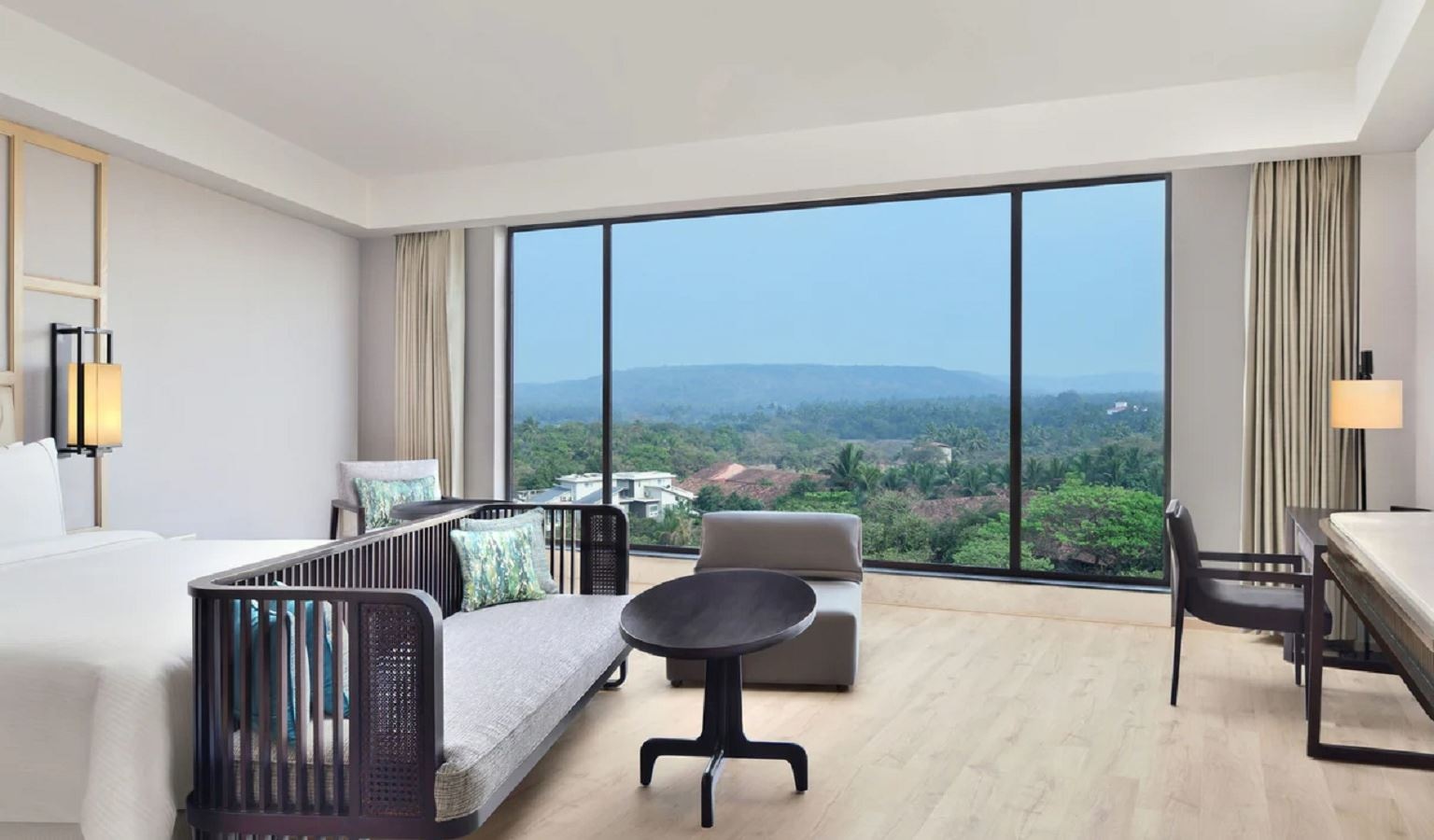 rooms-deluxe-hill-view