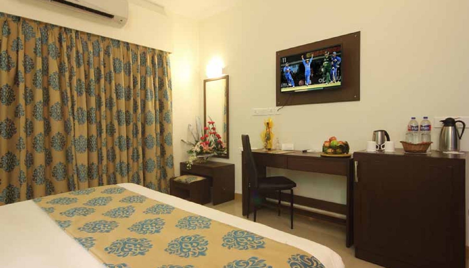 rooms-deluxe-room