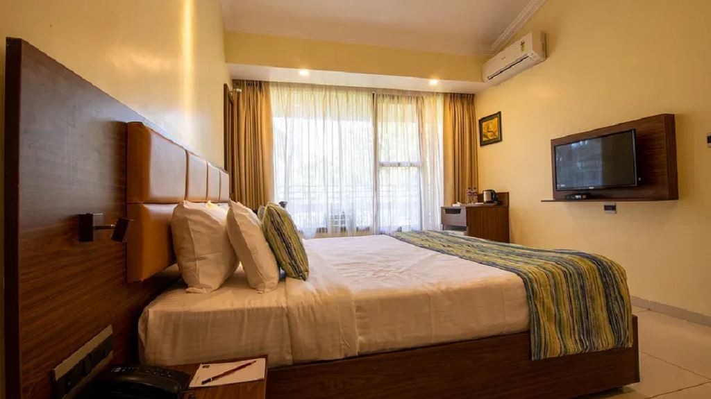 rooms-superior-room-with-pool-view