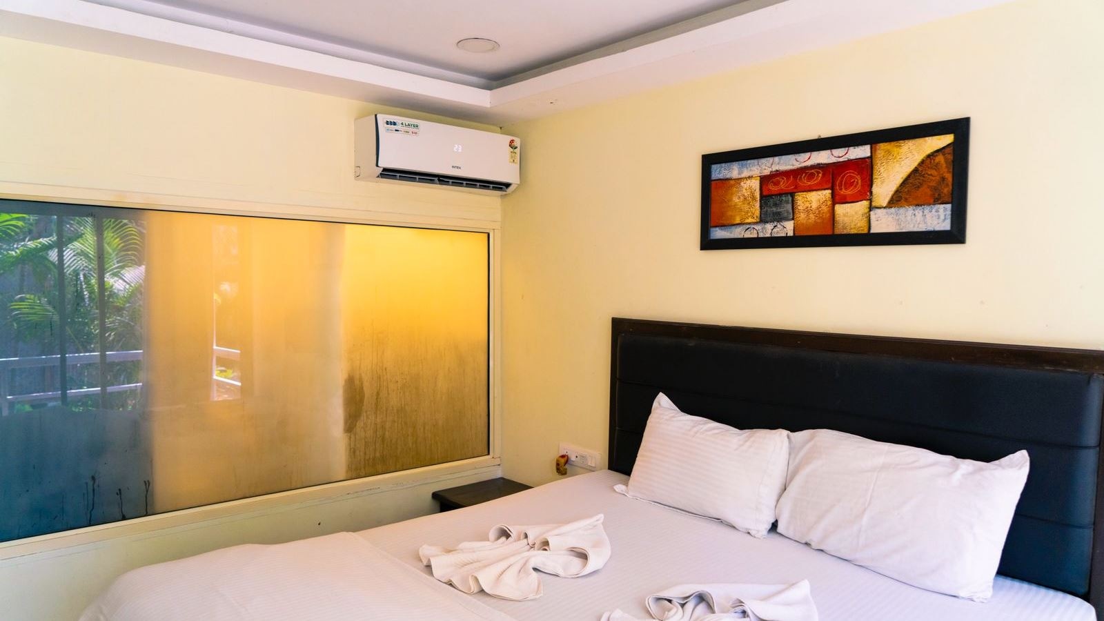 rooms-luxury-premier-room-ac