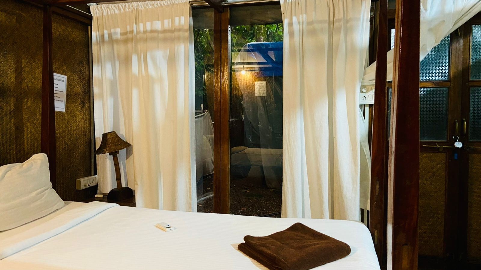 rooms-luxury-beach-close-cottage-ac