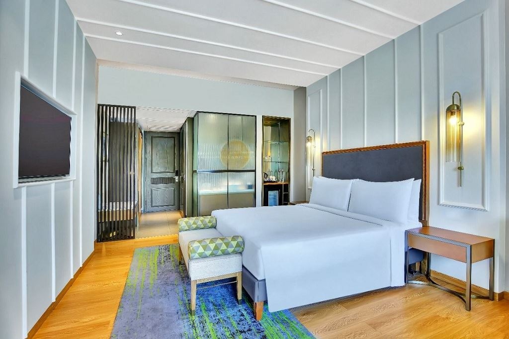 rooms-standard-pool-view