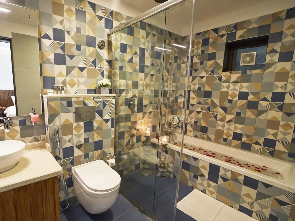 rooms-pool-view-suite