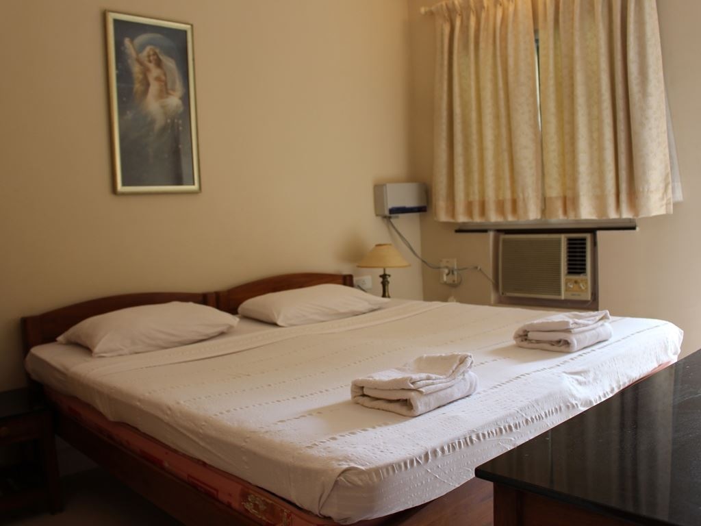 rooms-ambassador-suites