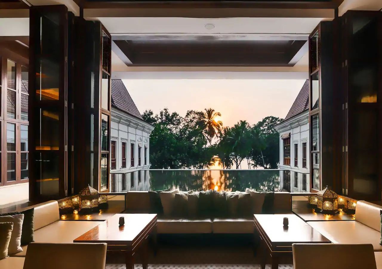 restaurants-bay-view-lounge