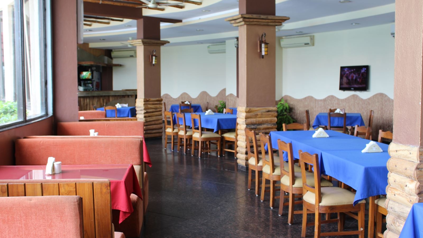 restaurants-lake-field