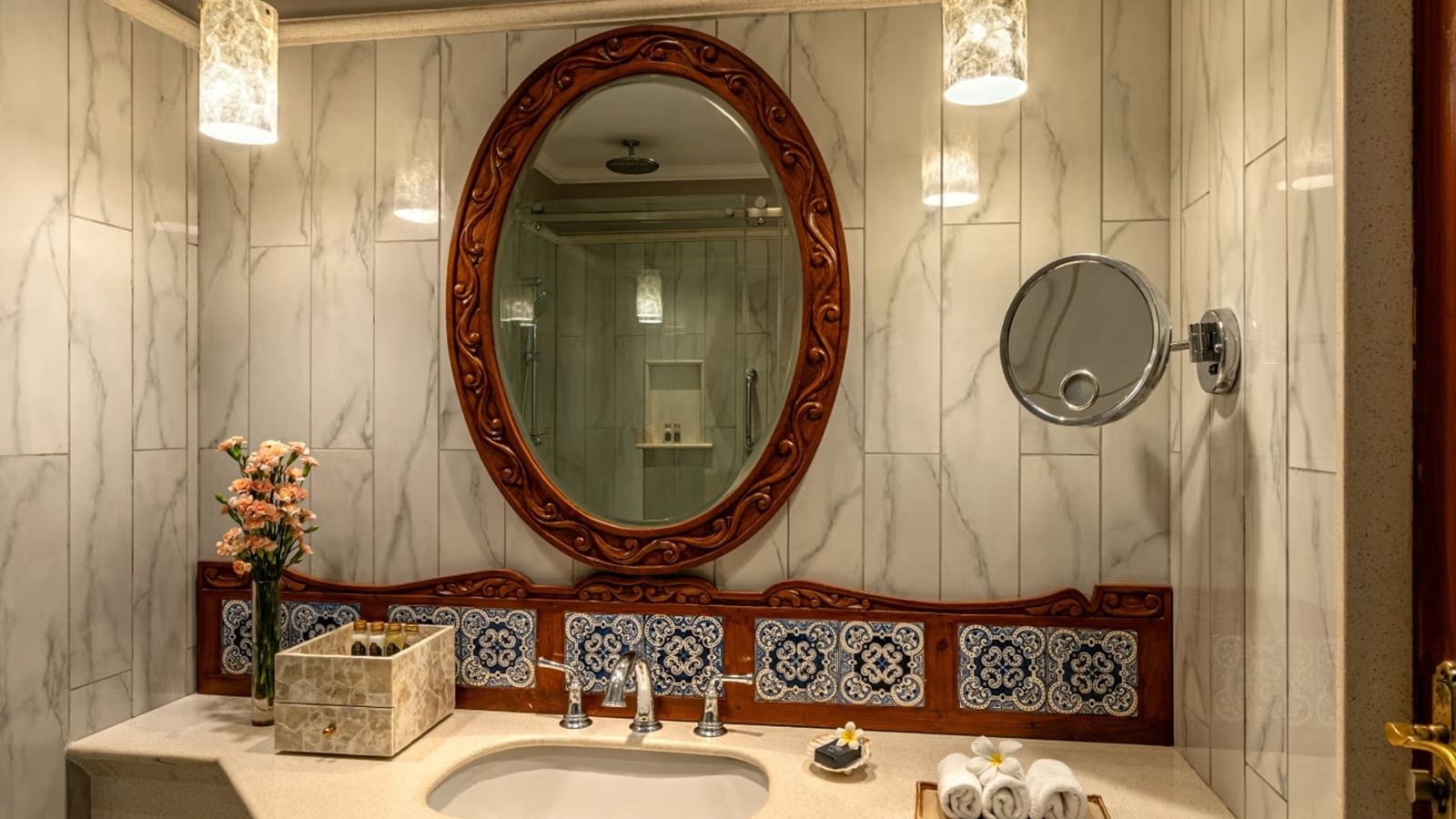 rooms-luxury-garden-view-with-balcony