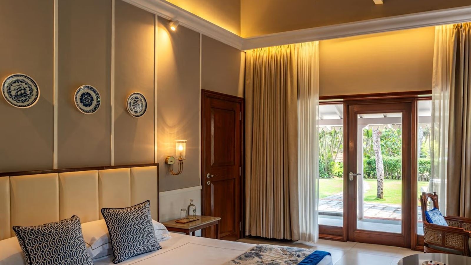 rooms-luxury-garden-view-with-sit-out