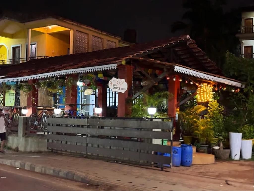 restaurants-restaurants