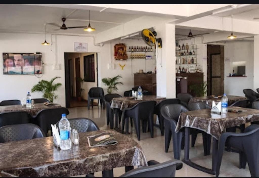 restaurants-restaurants