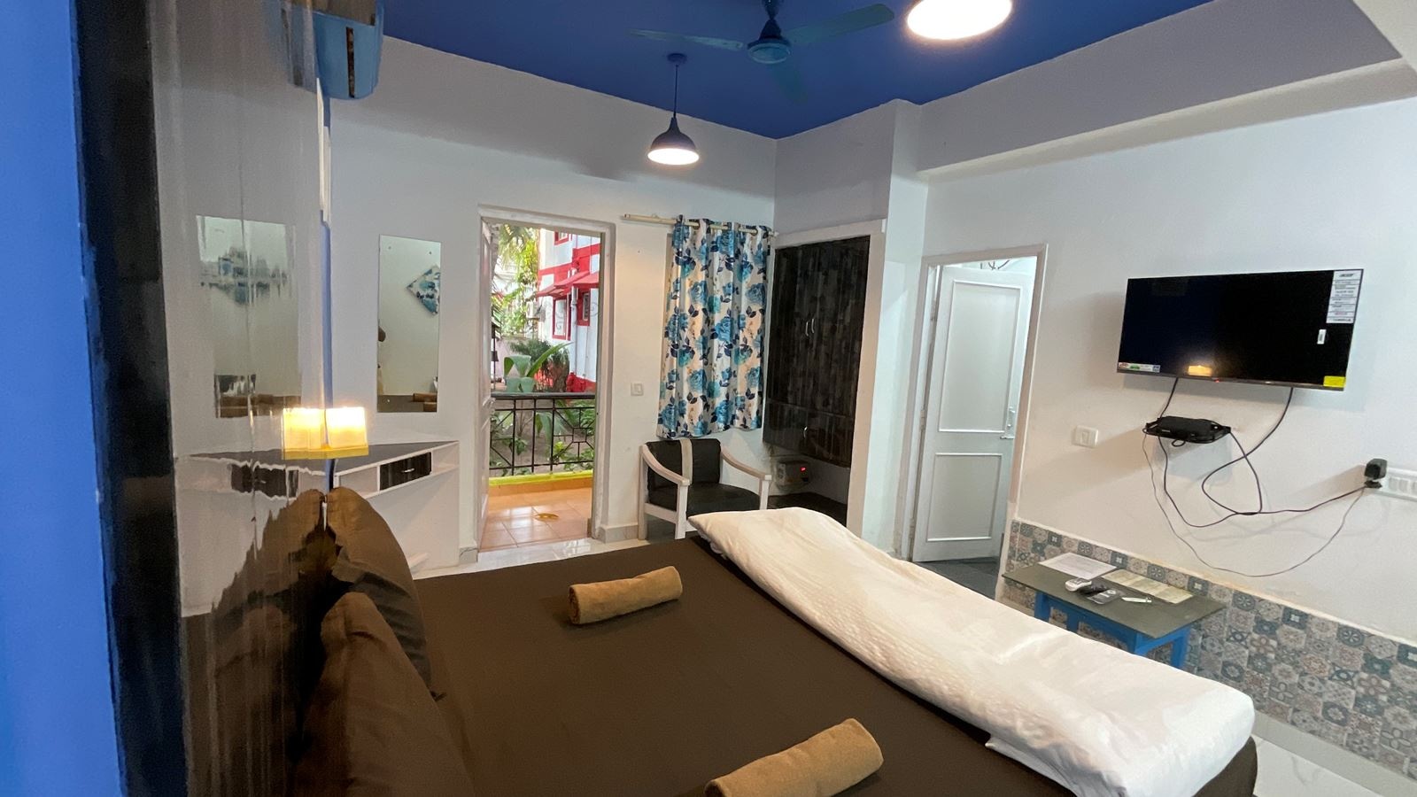 rooms-standard-ac-with-balcony