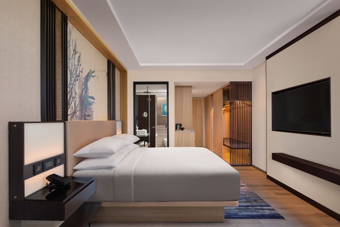 rooms-premium-ac-with-balcony