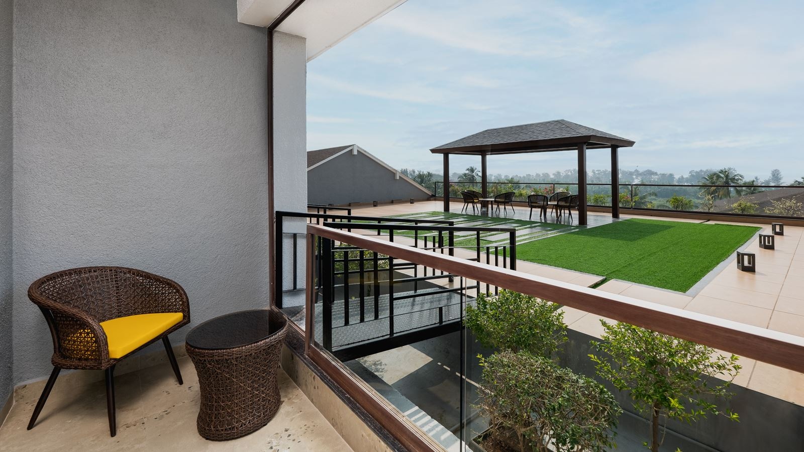 rooms-deluxe-room-with-terrace