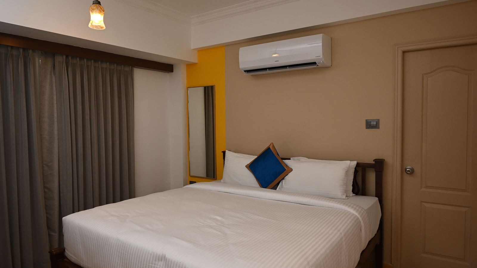 rooms-1-bedroom-apartment