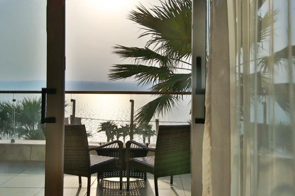 rooms-double-standard-room-seaview