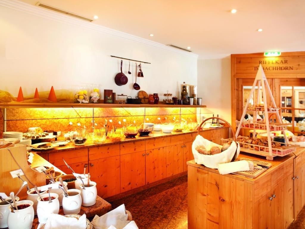 restaurants-restaurant