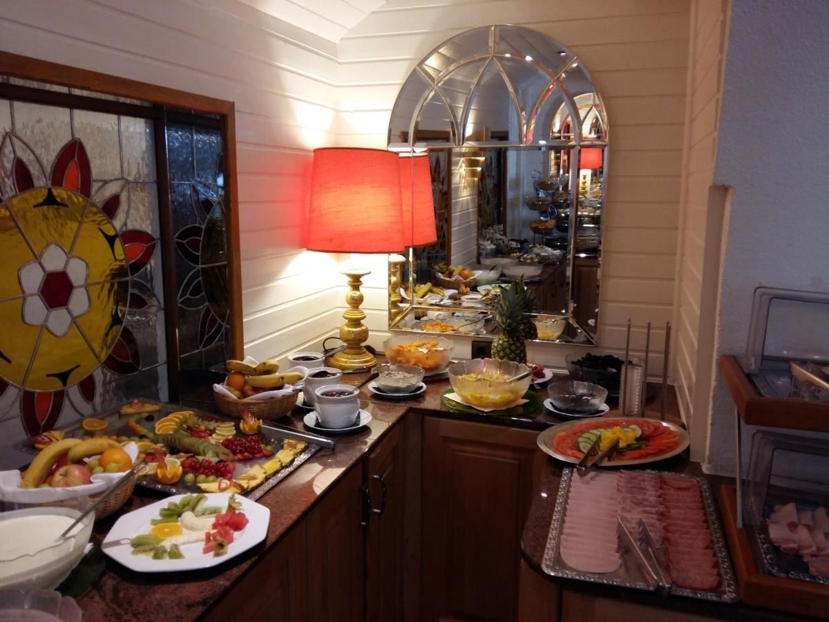 restaurants-restaurant