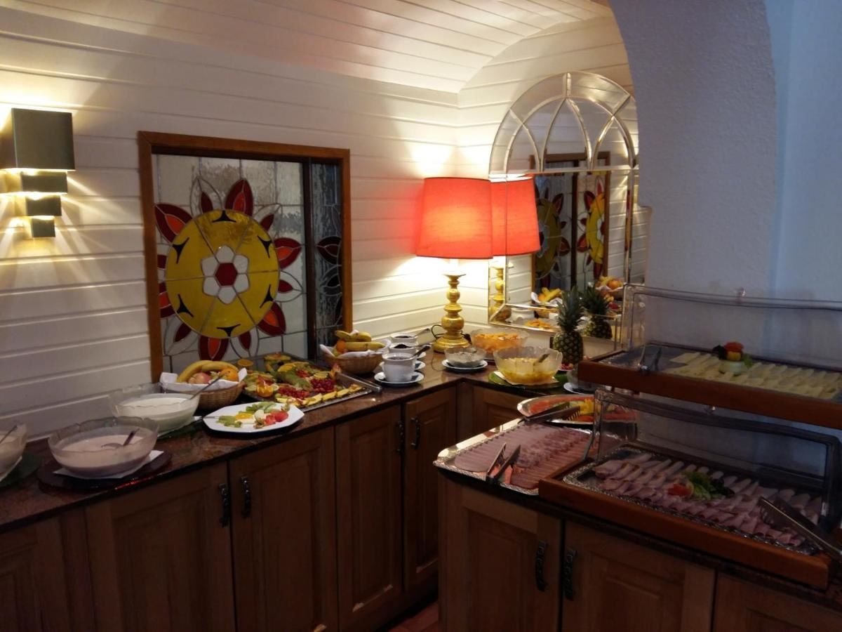 restaurants-restaurant