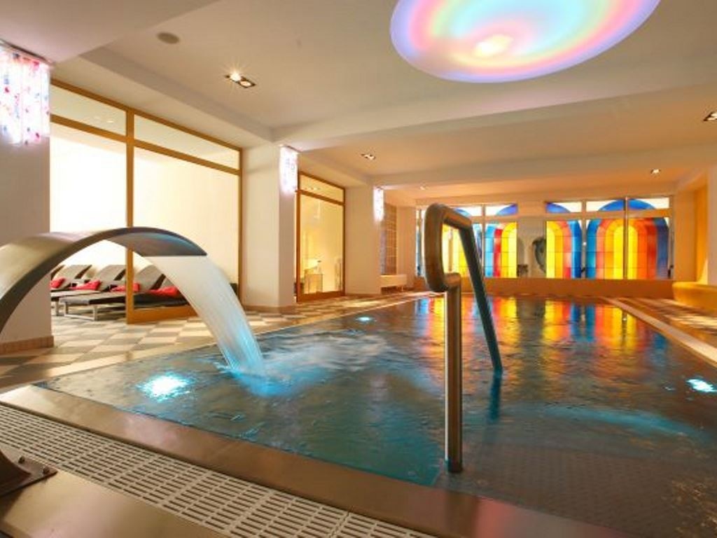 pools-indoor-pool