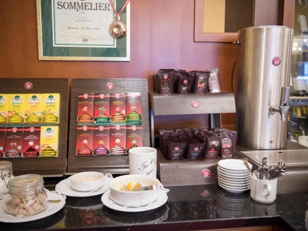 restaurants-restaurant