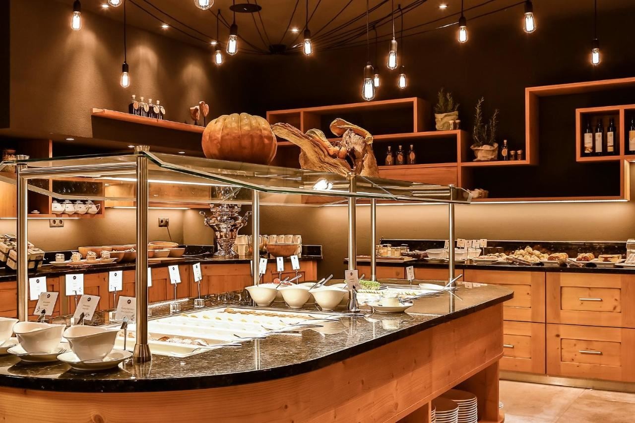 restaurants-restaurant