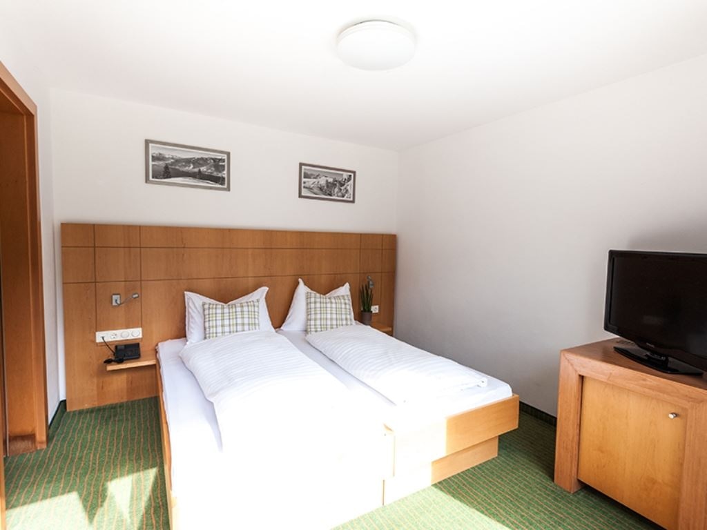 rooms-single-room-with-balcony-or-terrace