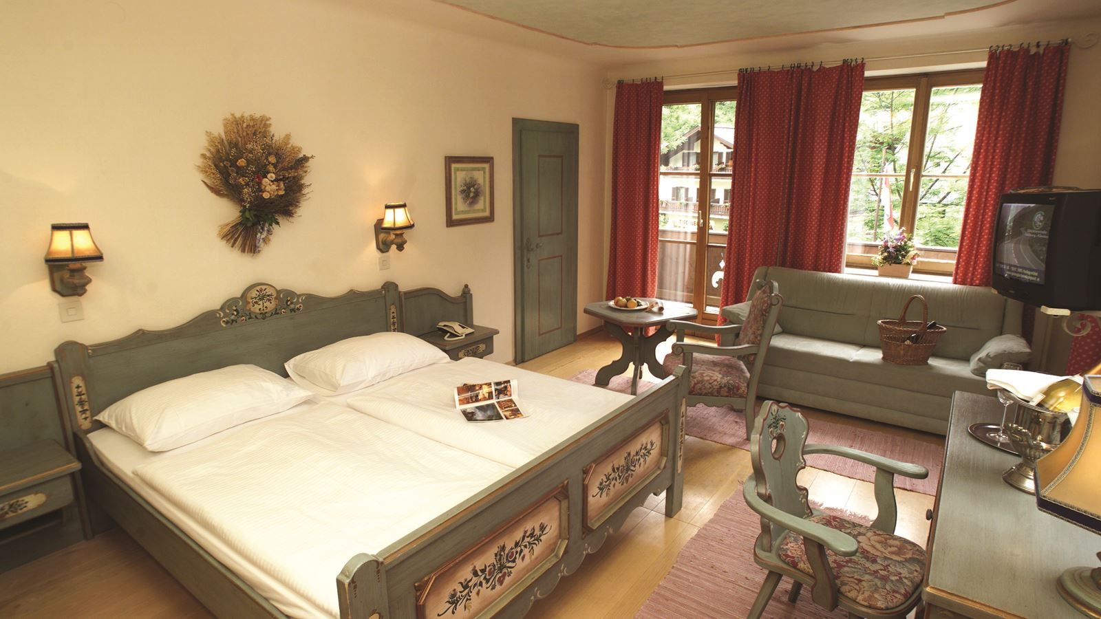 rooms-suite-2-room-with-balcony