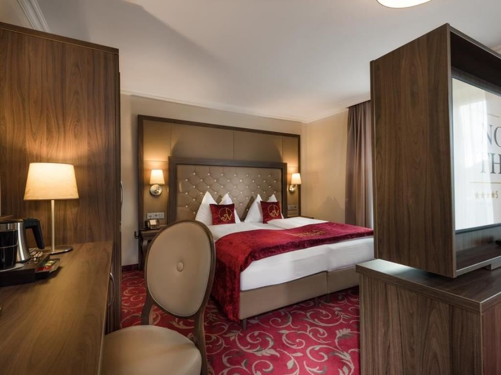 rooms-suite-palais-moser-1-room-with-balcony