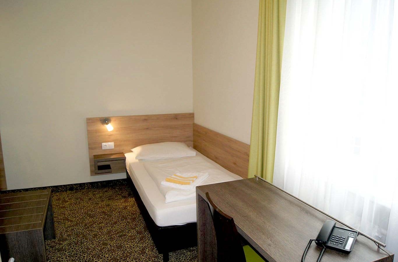 rooms-single-room-balcony