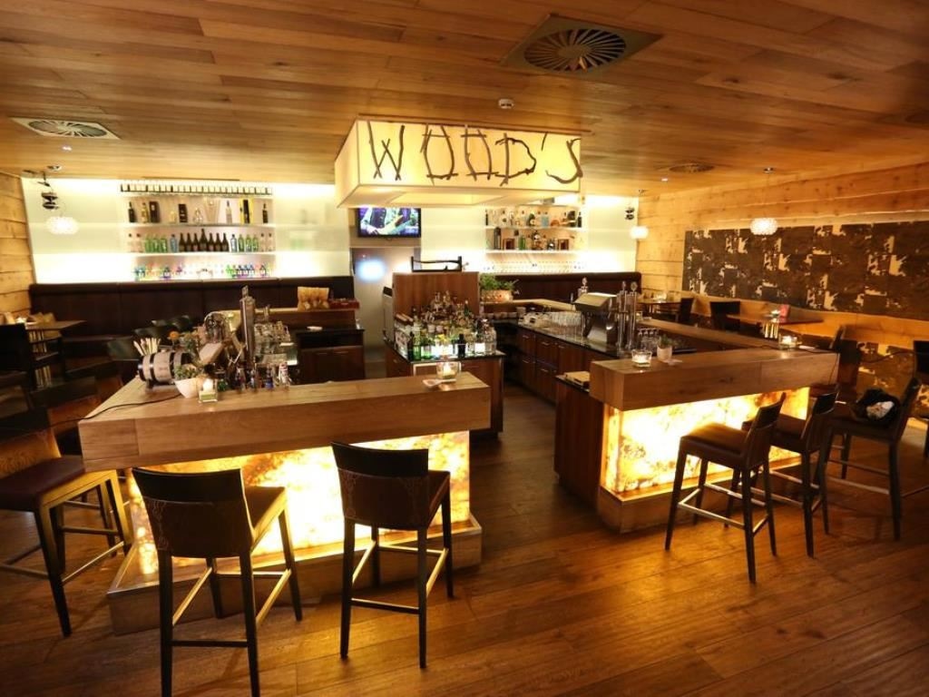 bars-woods-bar