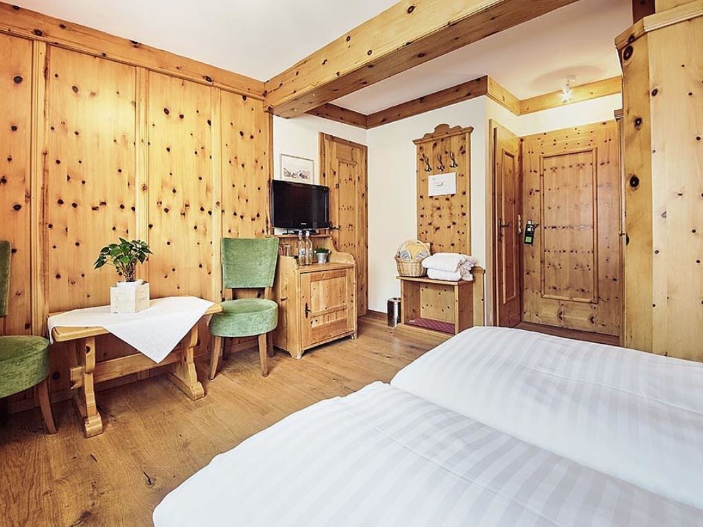 rooms-double-standard-room-with-balcony-or-terrace-with-child-promotion