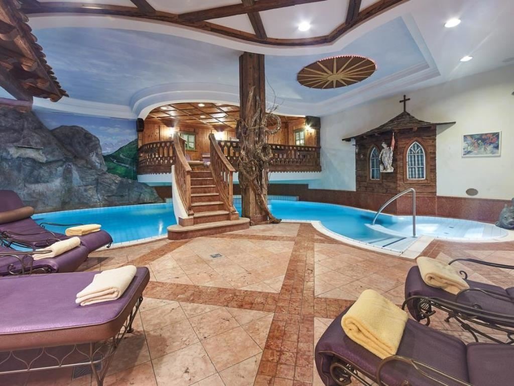 pools-indoor-pool