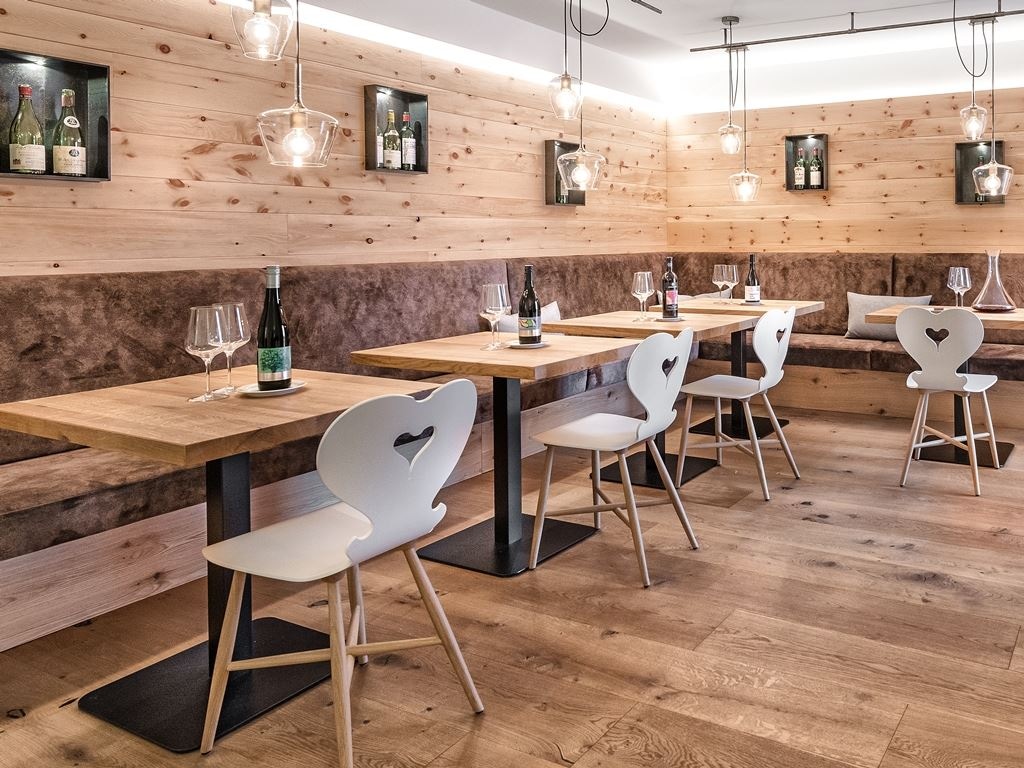 restaurants-restaurant