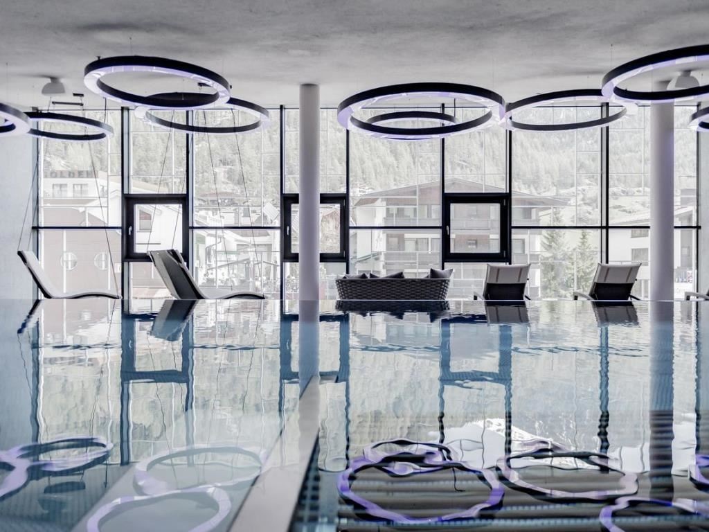 pools-indoor-pool