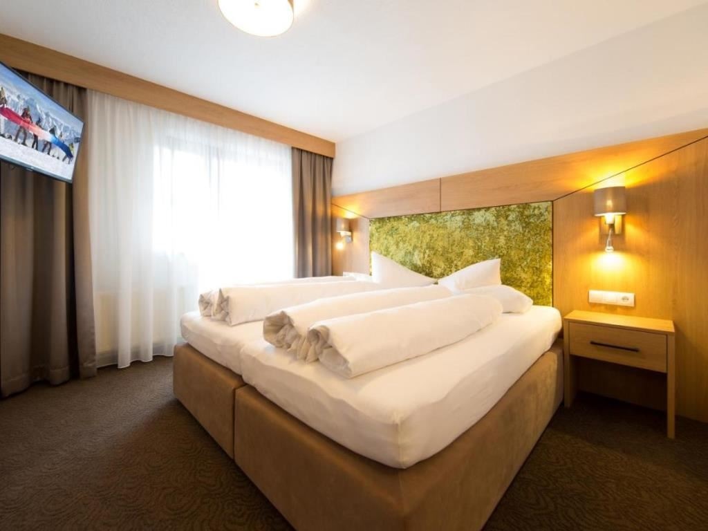 rooms-double-deluxe-room