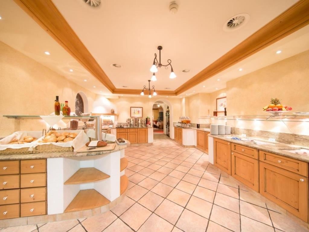 restaurants-restaurant