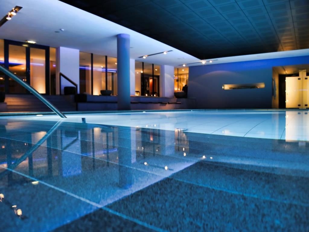 pools-indoor-pool