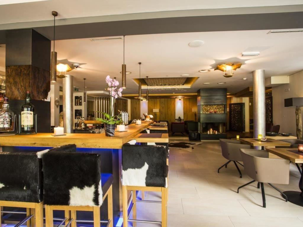 restaurants-restaurant