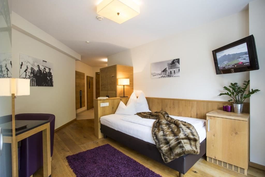 rooms-room-deluxe-single