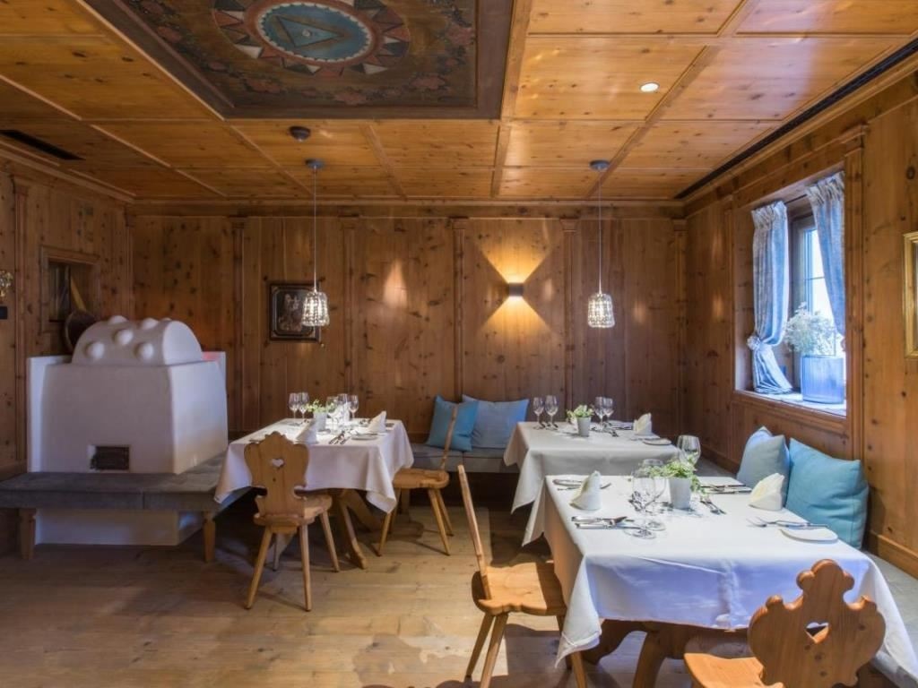 restaurants-restaurant