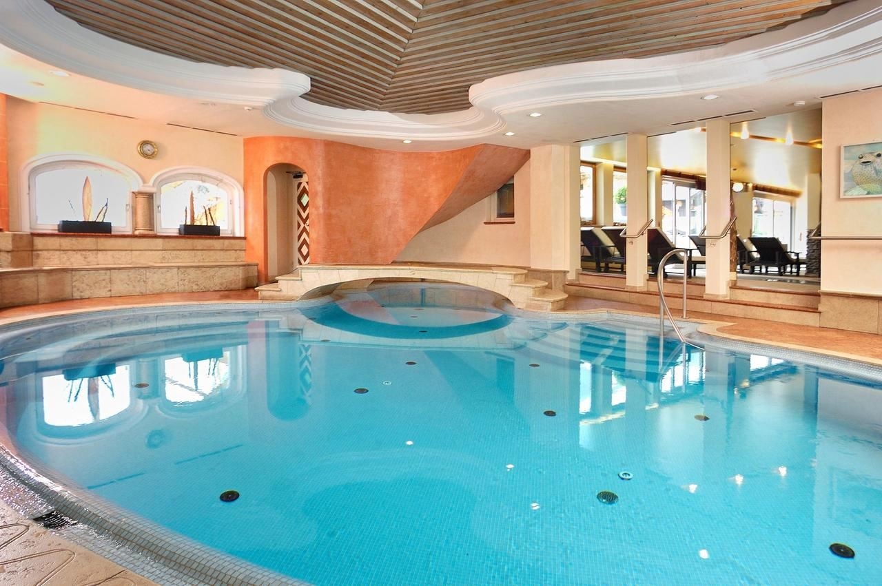 pools-indoor-pool