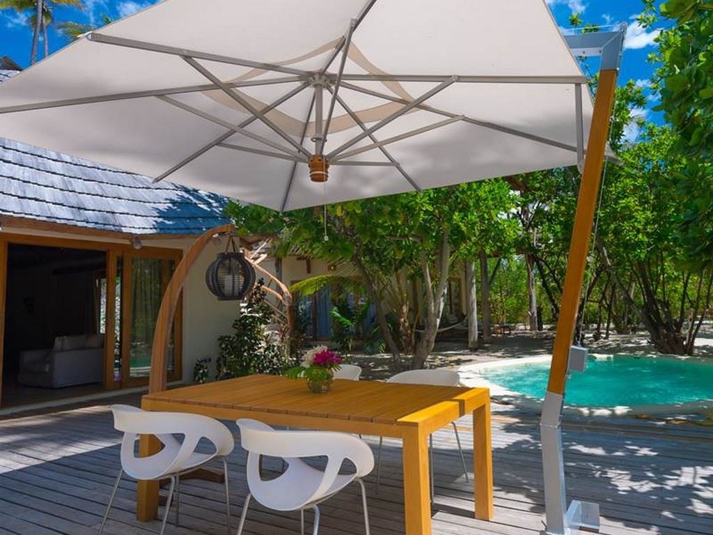 rooms-deluxe-room-with-shared-pool