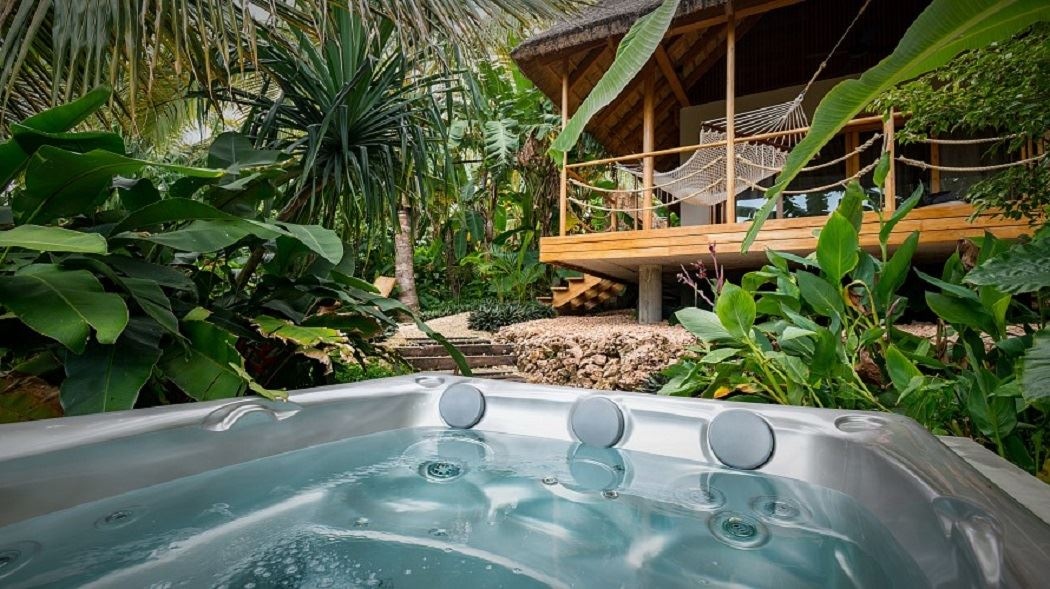 rooms-jacuzzi-bungalow