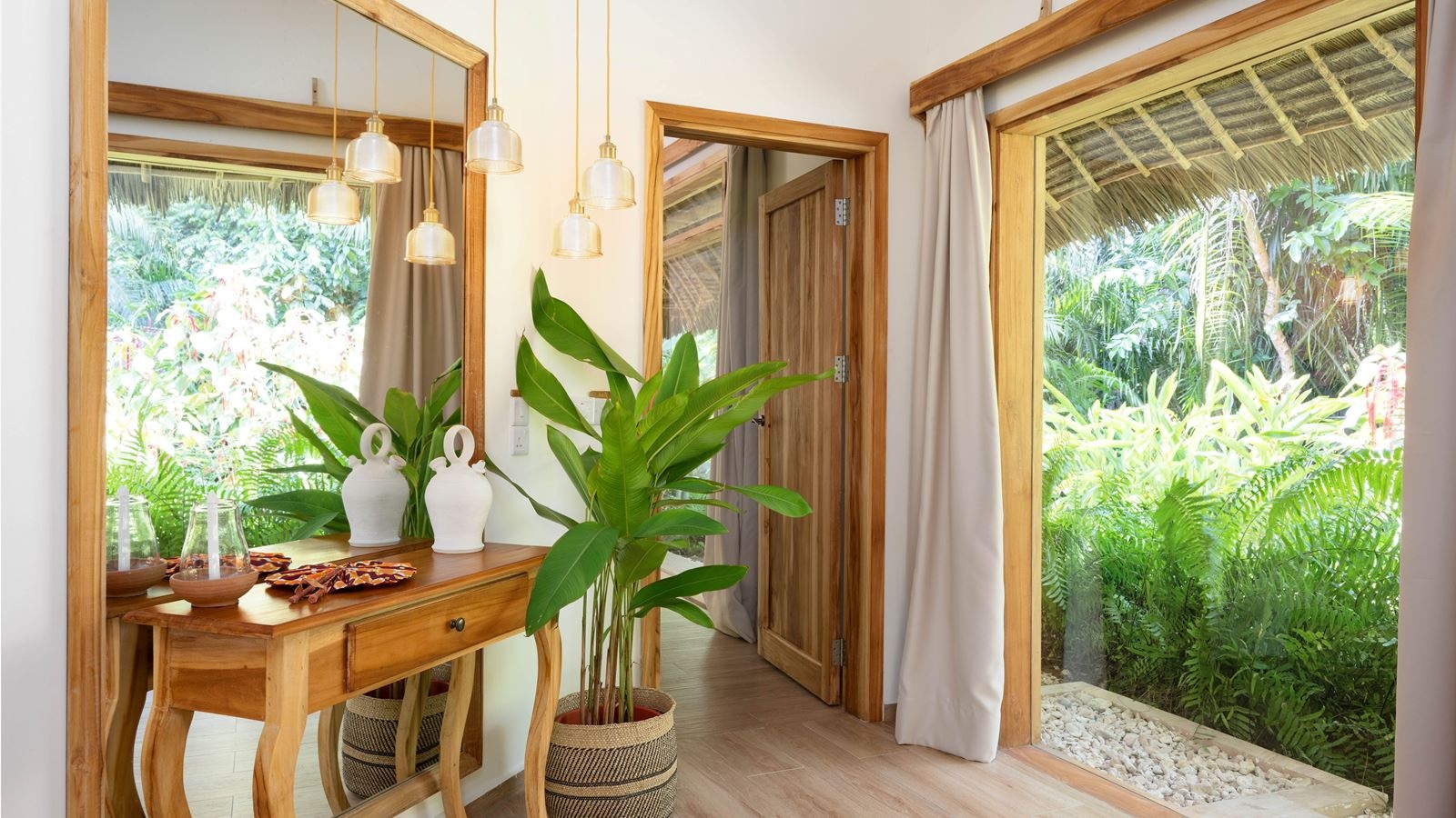 rooms-luxury-garden-villa-with-pool