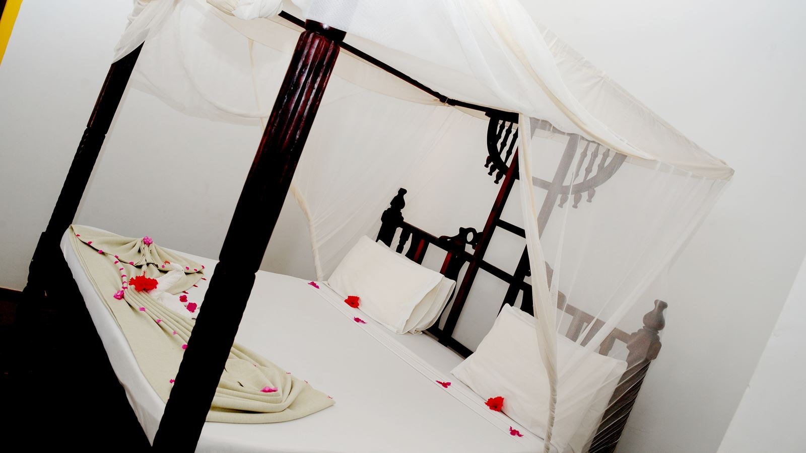 rooms-triple-garden-view