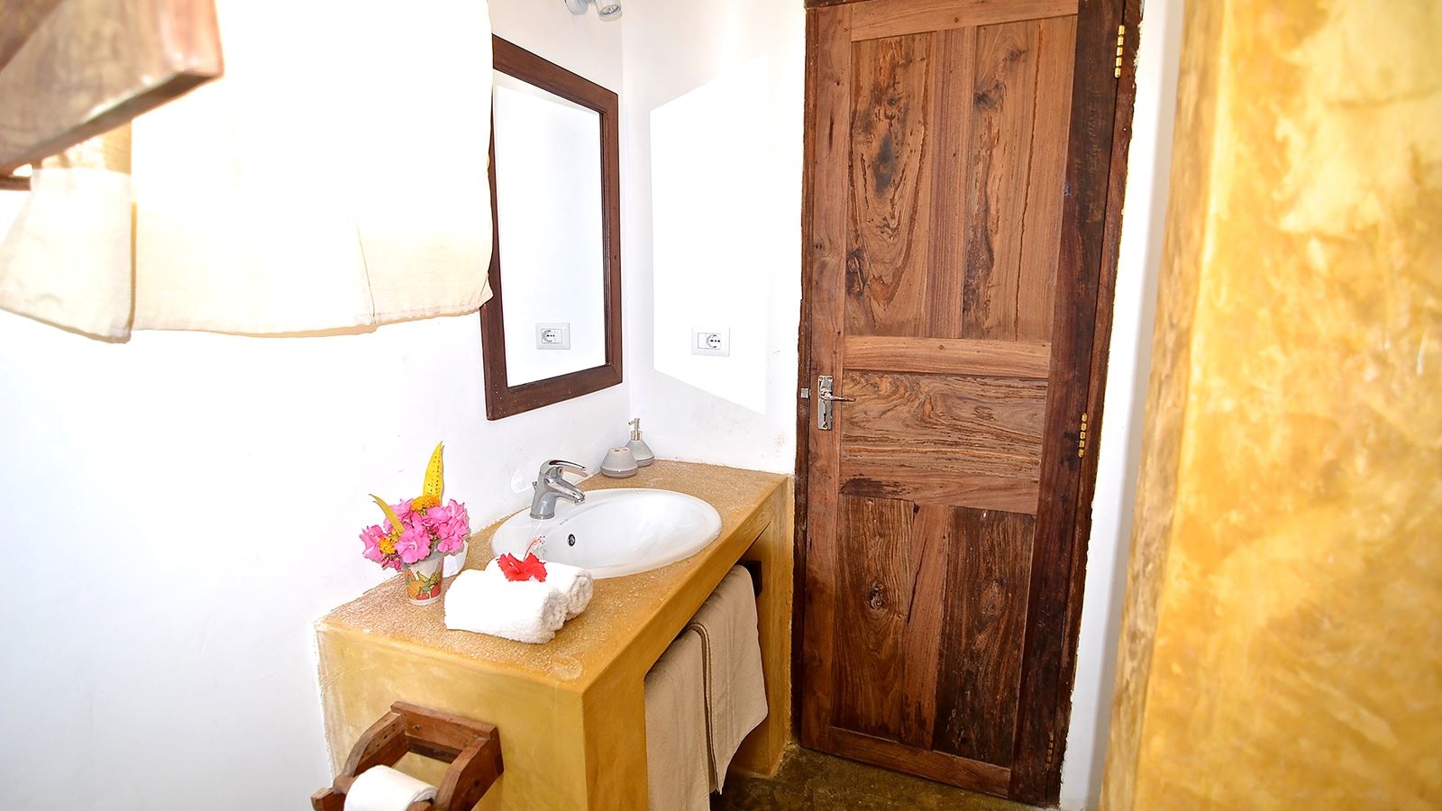 rooms-triple-garden-view